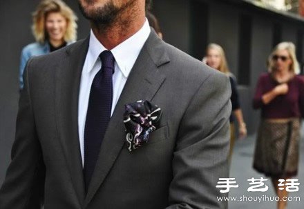 男士西装方巾的系法图解教程