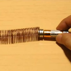 利用磁铁同极相斥原理制作磁悬浮车