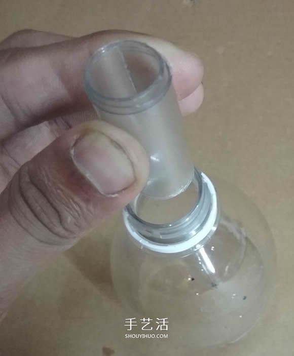 矿泉水瓶废物利用手工制作奖杯,国旗和酒杯