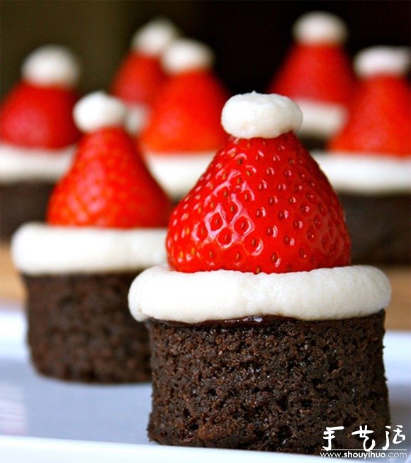 DIY好玩小甜点 草莓成圣诞帽子 -  www.shouyihuo.com