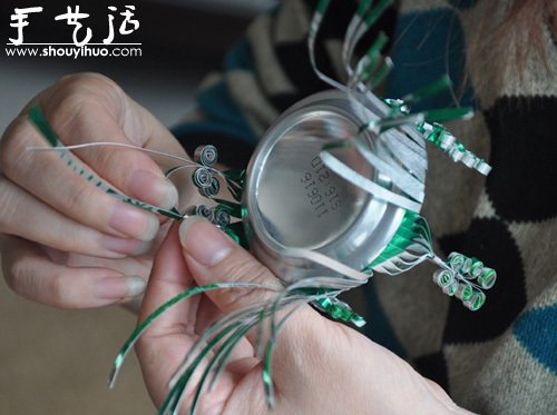 废弃易拉罐手工DIY工艺小椅子 -  www.shouyihuo.com