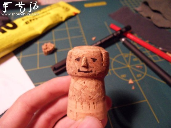 软木塞DIY制作灰袍甘道夫 -  www.shouyihuo.com