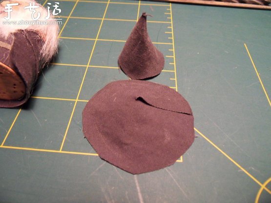 软木塞DIY制作灰袍甘道夫 -  www.shouyihuo.com