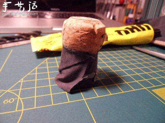 软木塞DIY制作灰袍甘道夫 -  www.shouyihuo.com