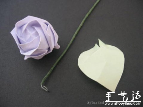 玫瑰折纸方法教程 -  www.shouyihuo.com