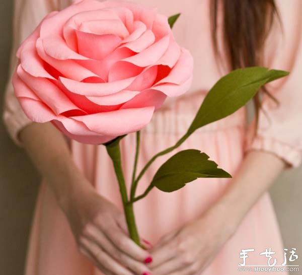 剪纸制作超逼真玫瑰花的教程 -  www.shouyihuo.com