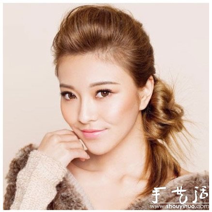 DIY简装鱼骨辫发型教程 -  www.shouyihuo.com