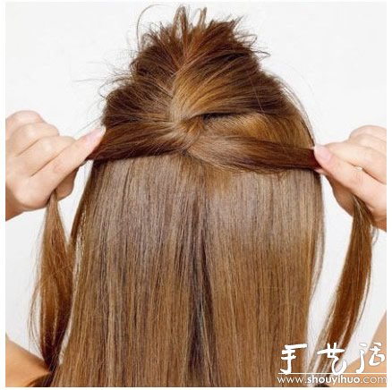 DIY简装鱼骨辫发型教程 -  www.shouyihuo.com