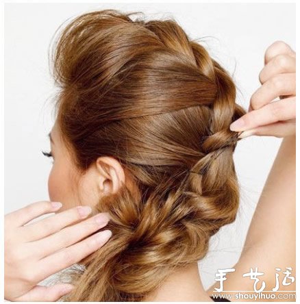 DIY简装鱼骨辫发型教程 -  www.shouyihuo.com