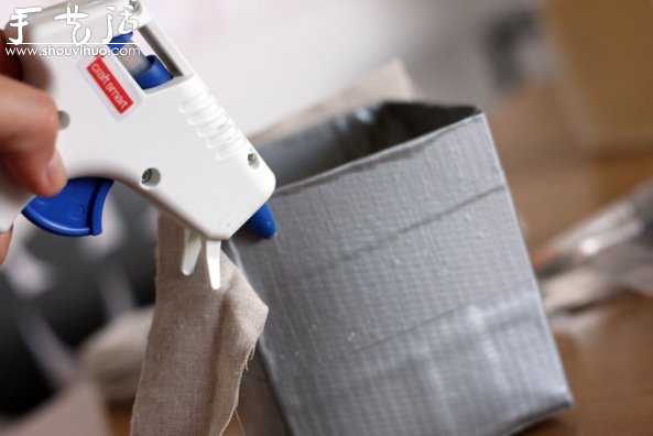 牛奶盒和布条废物利用DIY吊篮盆栽 -  www.shouyihuo.com