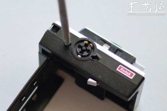 旧相机DIY改装成iPhone手机充电插座 -  www.shouyihuo.com
