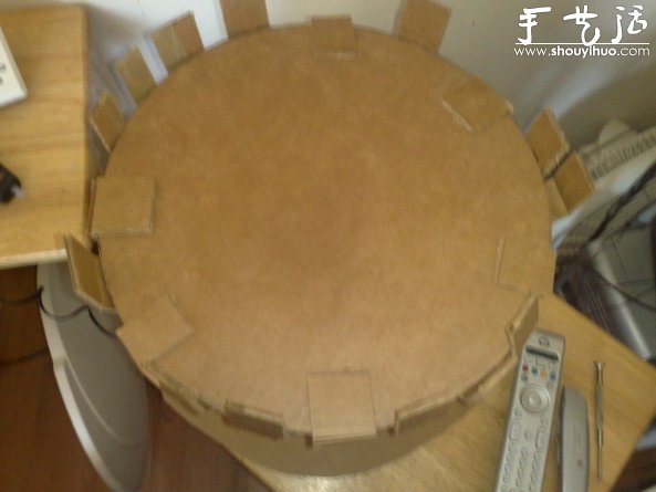 废旧纸箱手工DIY制作cosplay帽子 -  www.shouyihuo.com