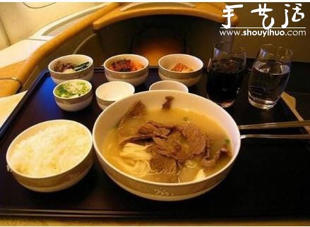 世界各地各个航空公司头等舱的餐饮照片 -  www.shouyihuo.com