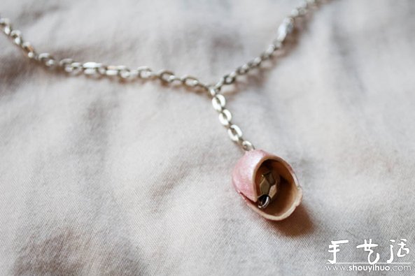 DIY手工制作开心果壳项链的教程 -  www.shouyihuo.com