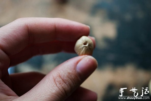 DIY手工制作开心果壳项链的教程 -  www.shouyihuo.com