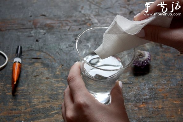 DIY红酒紫水晶效果瓶塞的教程 -  www.shouyihuo.com