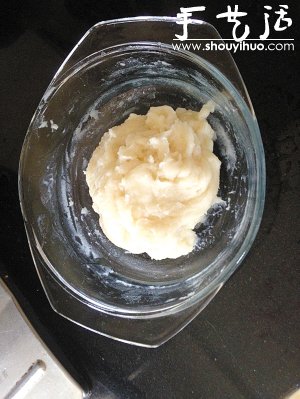 冰皮奶黄月饼的做法 -  www.shouyihuo.com