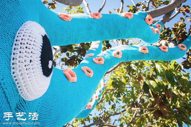 给大树DIY章鱼毛衣 让城市变得亲切美好 -  www.shouyihuo.com