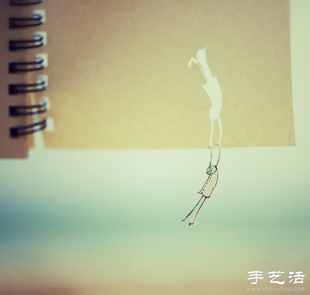 DIY剪纸小人创意摄影 追寻逝去的自由与快乐 -  www.shouyihuo.com