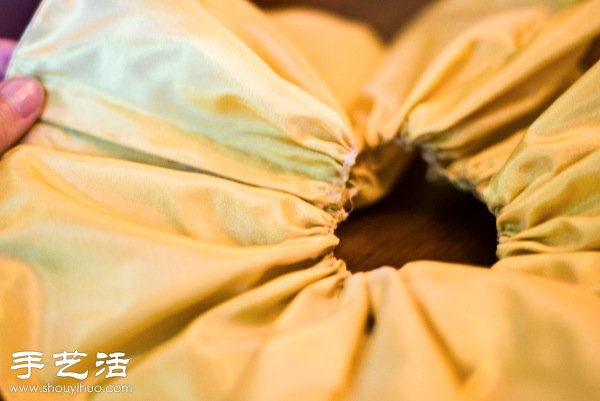 胸针手捧花手工制作教程 -  www.shouyihuo.com