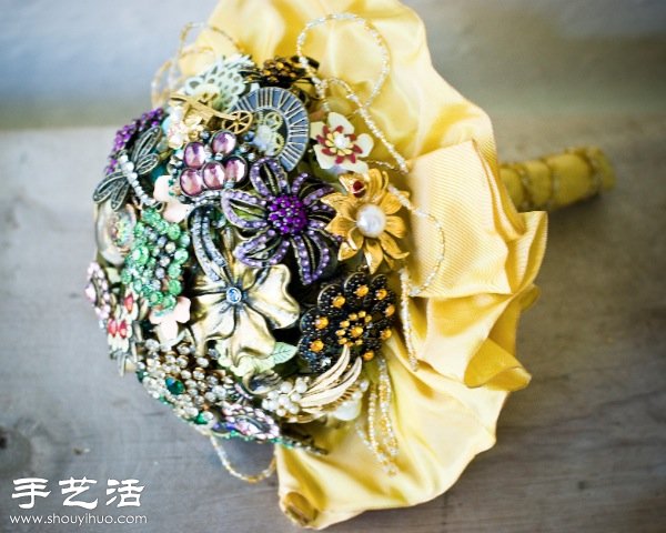 胸针手捧花手工制作教程 -  www.shouyihuo.com