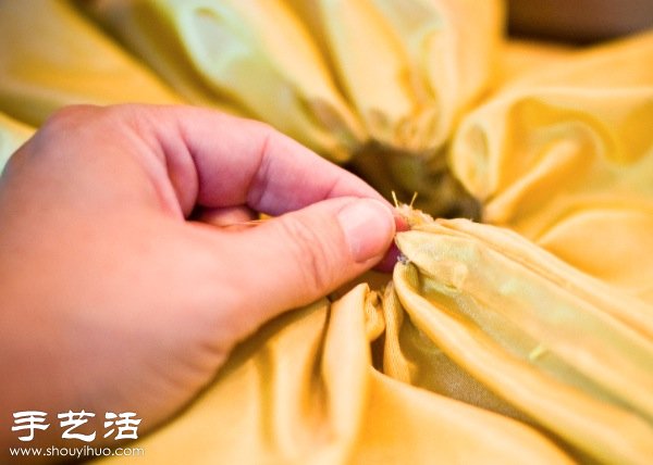 胸针手捧花手工制作教程 -  www.shouyihuo.com