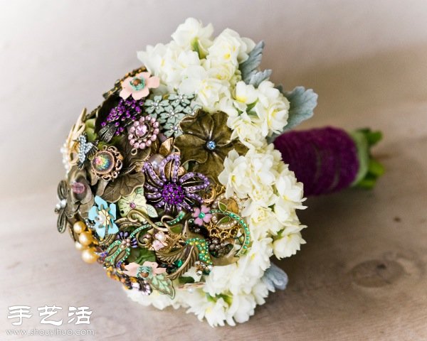 胸针手捧花手工制作教程 -  www.shouyihuo.com