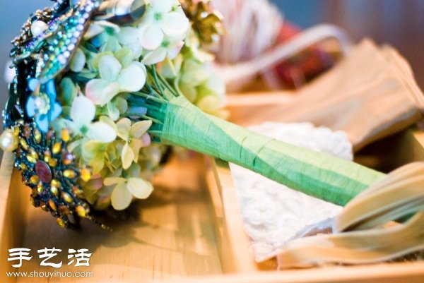 胸针手捧花手工制作教程 -  www.shouyihuo.com