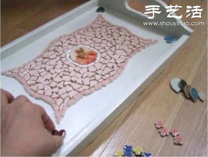 瓷砖碎片废物利用改造旧托盘 -  www.shouyihuo.com