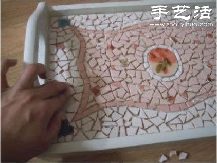 瓷砖碎片废物利用改造旧托盘 -  www.shouyihuo.com