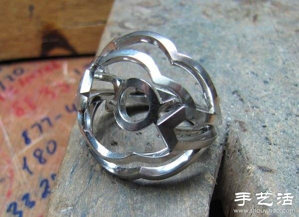 绿宝石戒指的手工制作过程 -  www.shouyihuo.com