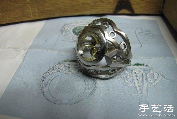 绿宝石戒指的手工制作过程 -  www.shouyihuo.com