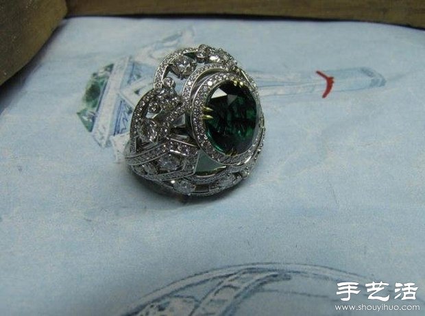 绿宝石戒指的手工制作过程 -  www.shouyihuo.com