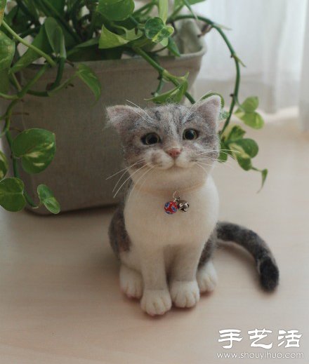 超萌的手工制作羊毛毡猫咪玩偶 -  www.shouyihuo.com