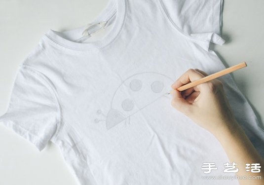 插画师妈妈手工DIY的可爱宝宝T恤 -  www.shouyihuo.com