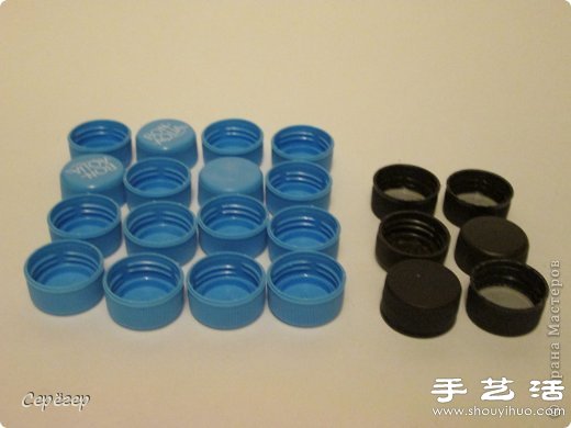塑料瓶盖变废为宝手工制作机械战警玩具 -  www.shouyihuo.com