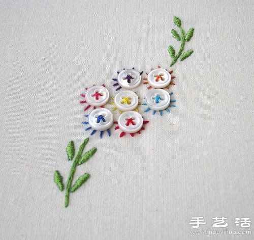 纽扣和刺绣结合DIY的小清新花朵 -  www.shouyihuo.com