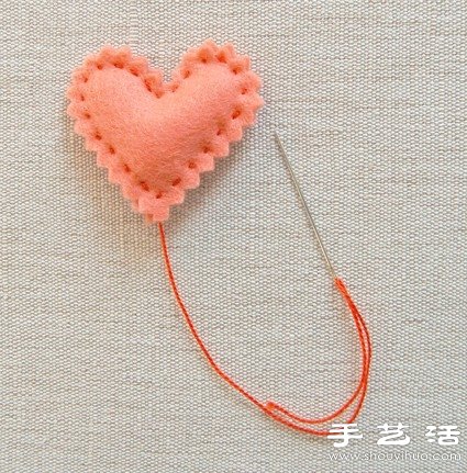 毛毡布制作的心形小玩意 -  www.shouyihuo.com
