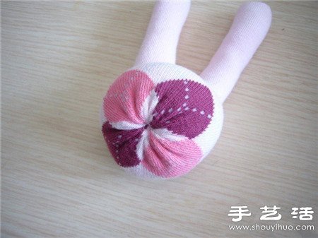 袜子+棉花+纽扣 手工制作兔子娃娃玩偶 -  www.shouyihuo.com