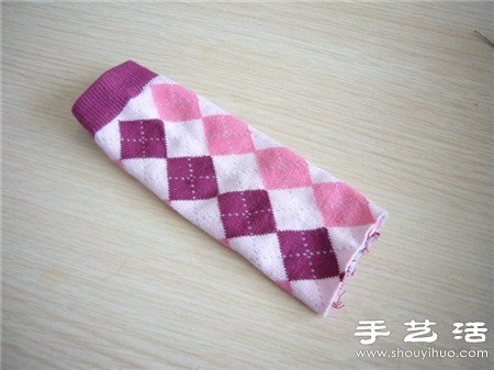 袜子+棉花+纽扣 手工制作兔子娃娃玩偶 -  www.shouyihuo.com