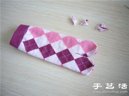 袜子+棉花+纽扣 手工制作兔子娃娃玩偶 -  www.shouyihuo.com