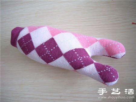 袜子+棉花+纽扣 手工制作兔子娃娃玩偶 -  www.shouyihuo.com