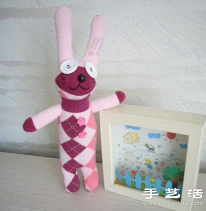 袜子+棉花+纽扣 手工制作兔子娃娃玩偶 -  www.shouyihuo.com