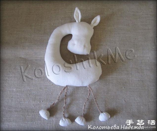 搞怪小马挂件/挂饰手工制作教程 -  www.shouyihuo.com