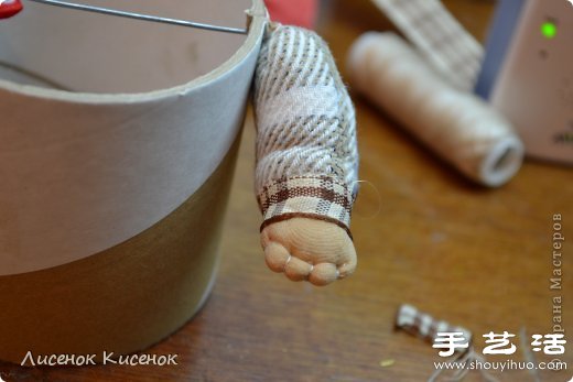 透明胶桶变废为宝手工DIY小矮人玩偶/人偶 -  www.shouyihuo.com