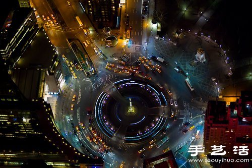 从超高建筑物楼顶向下俯拍的摄影作品 -  www.shouyihuo.com