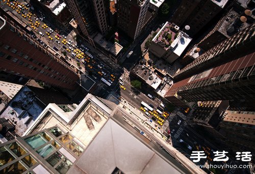 从超高建筑物楼顶向下俯拍的摄影作品 -  www.shouyihuo.com