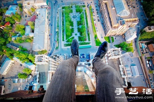 从超高建筑物楼顶向下俯拍的摄影作品 -  www.shouyihuo.com