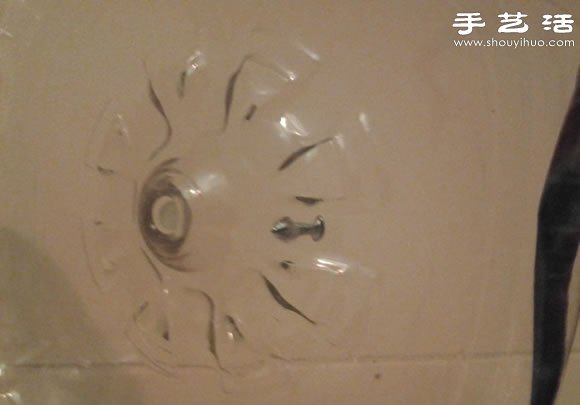塑料油瓶手工DIY制作自行车把手防风罩 -  www.shouyihuo.com