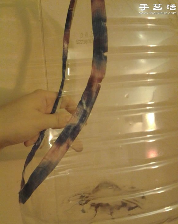 塑料油瓶手工DIY制作自行车把手防风罩 -  www.shouyihuo.com
